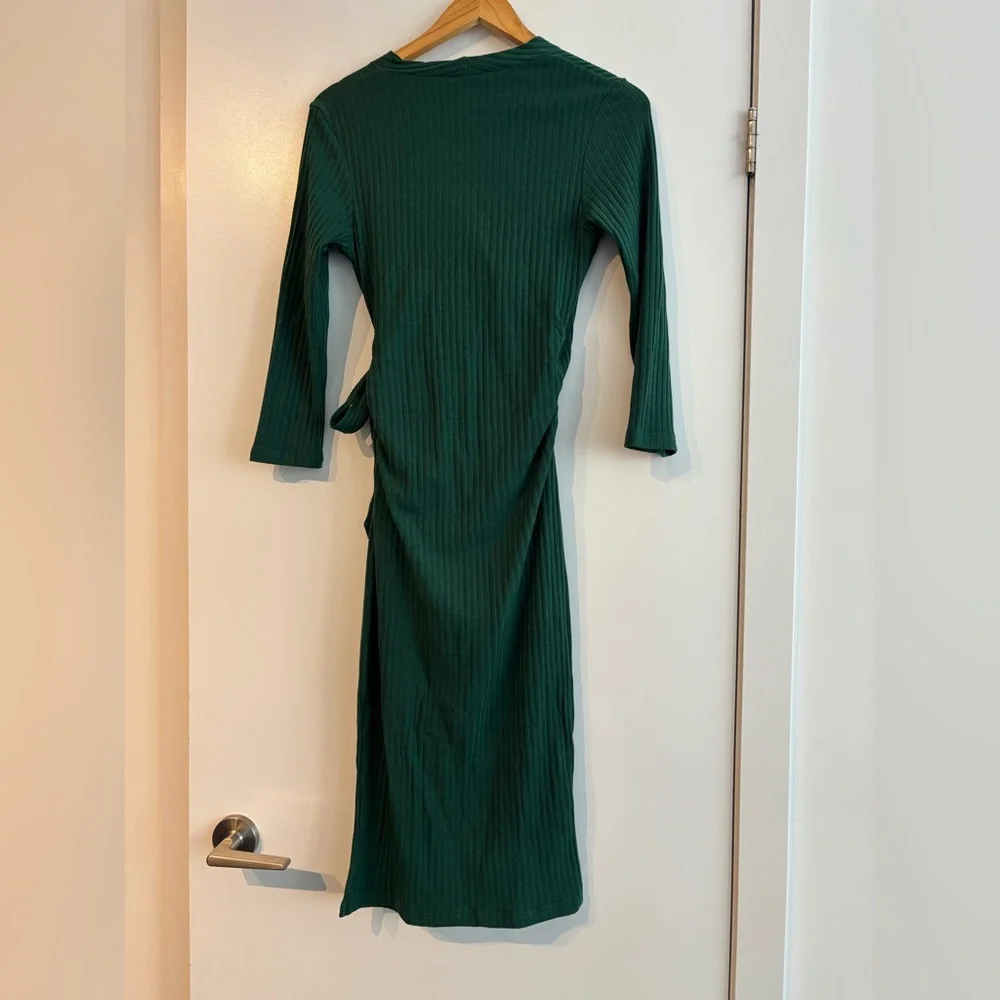 Elegant Green Wrap Dress - Picture 2 of 2